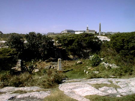 Beebe plot in the foreground with the Tuck Monument, Gosport Chapel and Oceanic Hotel behind . SeacoastNH.com