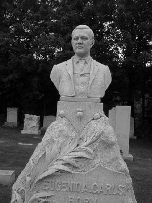 Statue of man tombstone in Vermont / SeacoastNH.com 