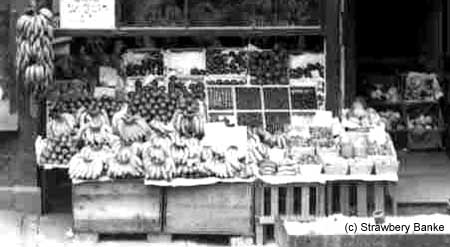 Joseph Donder's Fruit Store in Portsmouth, NH 1904/ Strawbery Banke Archive