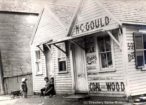 Gould's Market in Puddle Dock, Portsmouth, NH 1915 (c) Strawbery Banke Museum Collections
