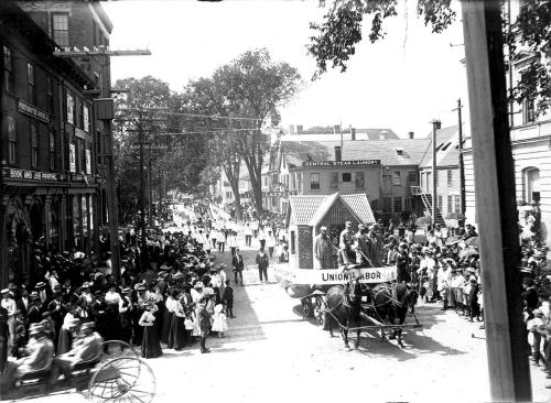 Parade at corner of State and Pleasant streets in 1902 / Strawbery Banke Archive