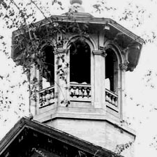 Cupola atop Daniel Street High School / Strawbery Banke Archive