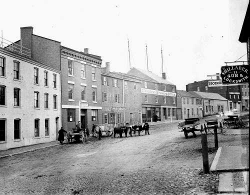 Bow Street in 1881 / Strawbery Banke Archive