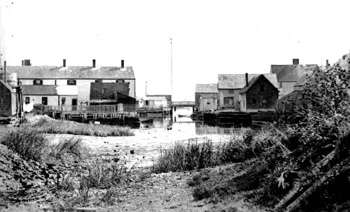 Puddle Dock in 1895, now filled in as the central area of Strawbery Banke Museum (c) Strawbery Banke Archive