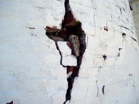 White Island cracks