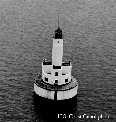 Cleveland Ledge Light from the air / US Coast Guard