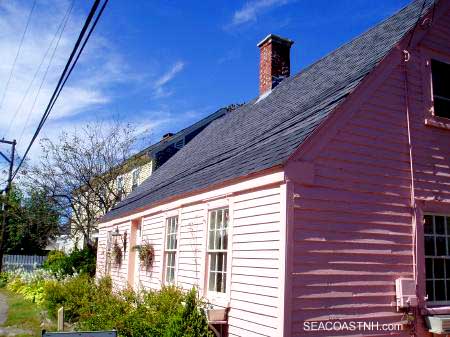 Some houses in New Castle date to the 1600s. / SeacoastNH.com