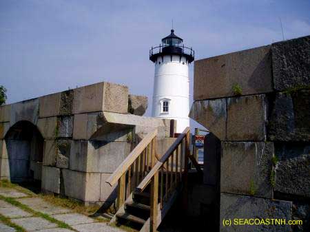 Portsmouth Harbor Light in New Castle, NH / SeacoastNH.com